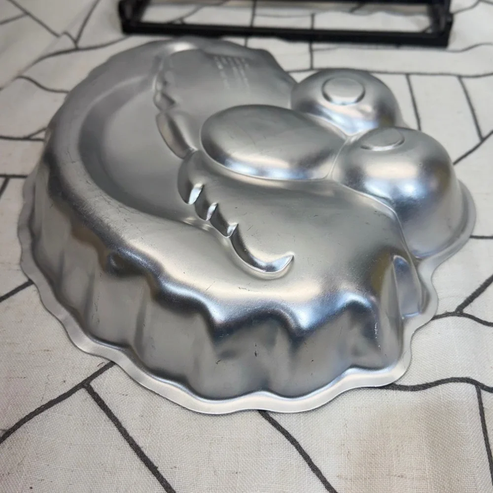 Wilton Cake Pan 12in Silver Elmo Sesame Street Face Aluminum 2105-3461 2002 READ